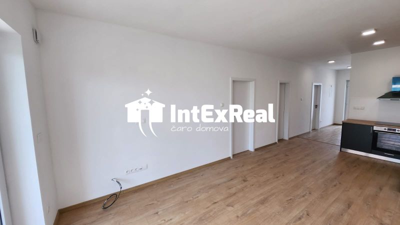   Prenájom 3i  bytu s terasou a so záhradou, Šoporňa, viac na: https://reality.intexreal.sk/