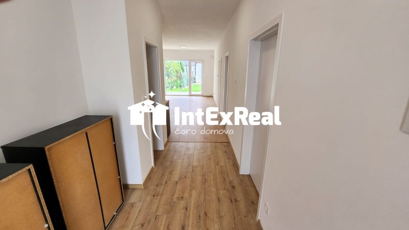   Prenájom 3i  bytu s terasou a so záhradou, Šoporňa, viac na: https://reality.intexreal.sk/