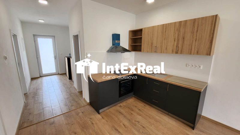   Prenájom 3i  bytu s terasou a so záhradou, Šoporňa, viac na: https://reality.intexreal.sk/
