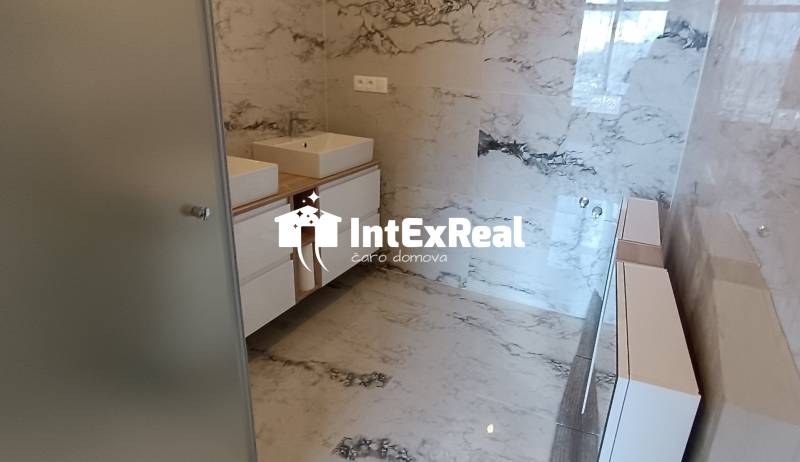 Na prenájom veľký 2 izbový byt, Galanta centrum, viac na : https://reality.intexreal.sk/