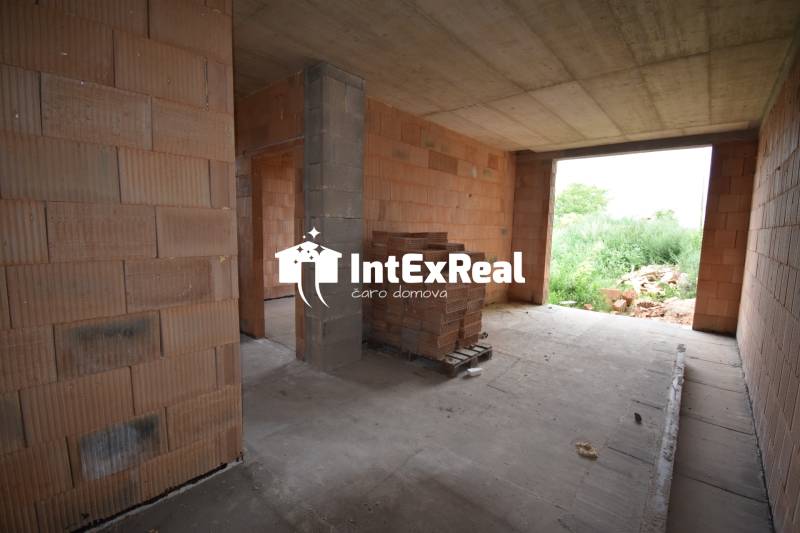 Na predaj 2 izbový byt v súkromí, Galanta, Hody, viac na: https://reality.intexreal.sk/