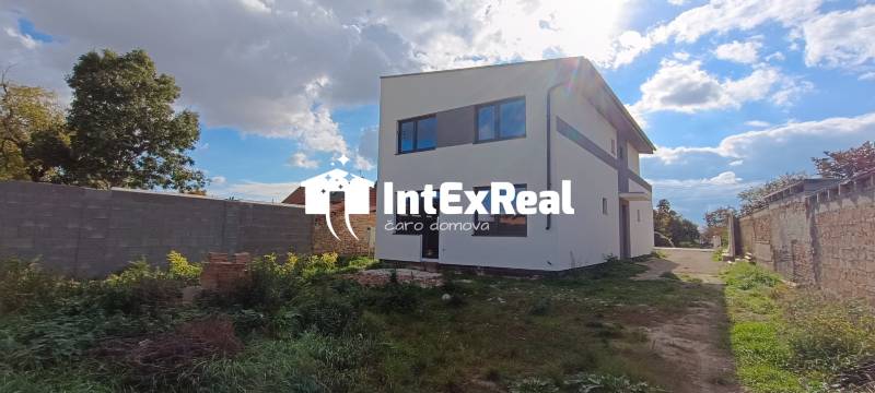 Na predaj 2 izbový byt v súkromí, Galanta, Hody