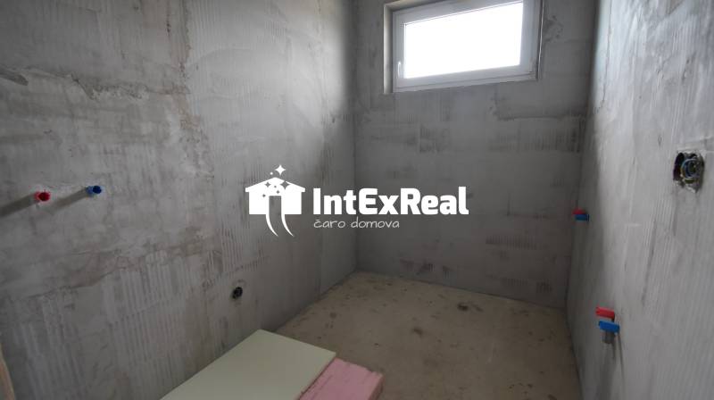 Už dokončený dom v holo, predaj aj na kľúč, Galanta, viac na: https://reality.intexreal.sk/