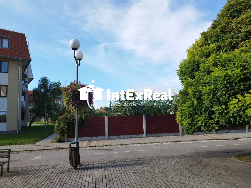 Na predaj pozemok v centre mesta Sládkovičovo, viac na: https://reality.intexreal.sk/