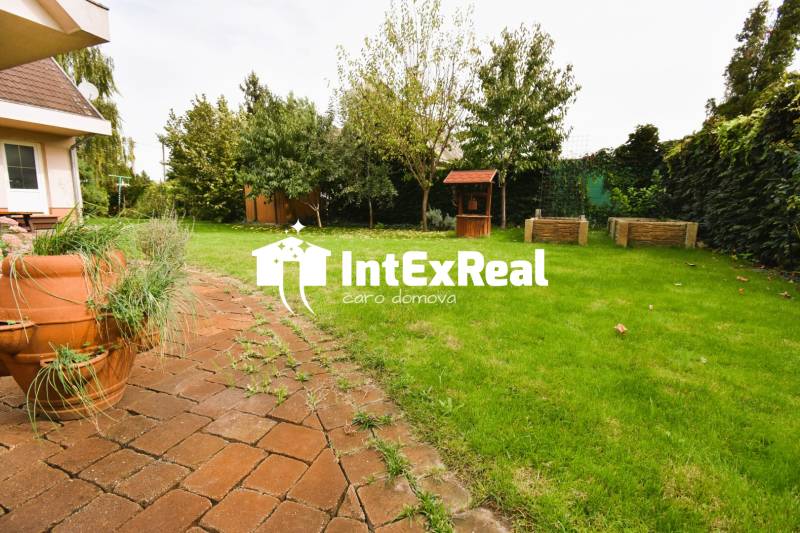 Pôvabný domov  v tíšku obce Veľké Úľany,  na predaj 7 izb. RD  , viac na: https://reality.intexreal.sk/