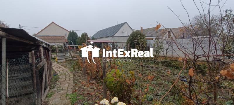 Vidiecky dom na predaj,  pozemok 20 á, Tomášikovo, viac na: https://reality.intexreal.sk/