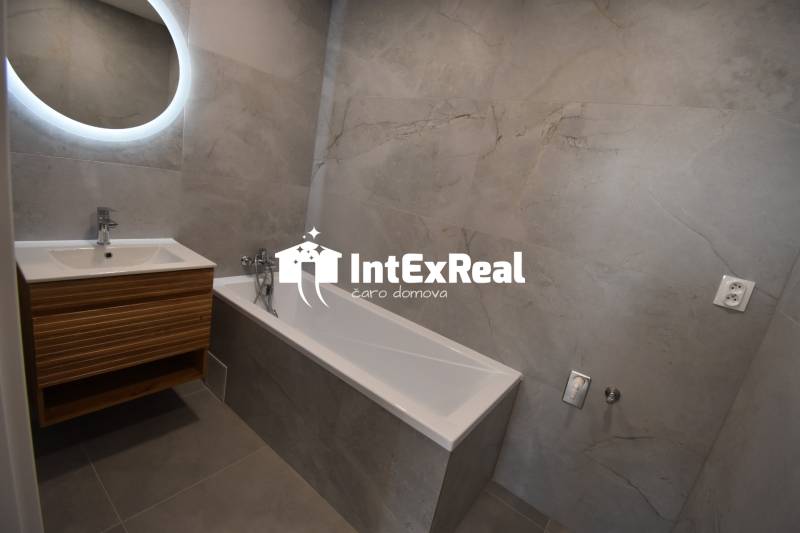 Zrekonštruovaný  3i byt,  predaj, Šaľa centrum, viac na: https://reality.intexreal.sk/