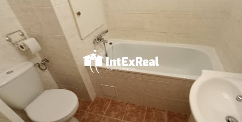 Presvetlený, klimatizovaný 1 izbový byt na prenájom, Galanta, viac na: https://reality.intexreal.sk/