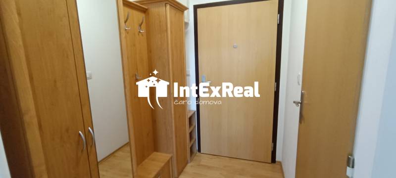 Presvetlený, klimatizovaný 1 izbový byt na prenájom, Galanta, viac na: https://reality.intexreal.sk/