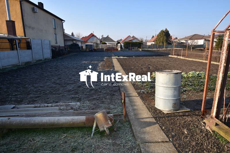 Rodinný dom s potenciálmi, na predaj Tešedíkovo,k viac na: https://reality.intexreal.sk/