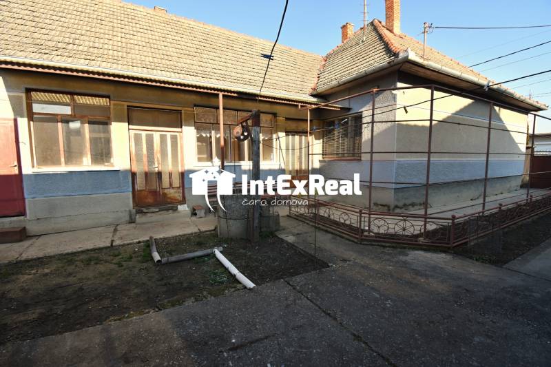 Rodinný dom s potenciálmi, na predaj Tešedíkovo,k viac na: https://reality.intexreal.sk/