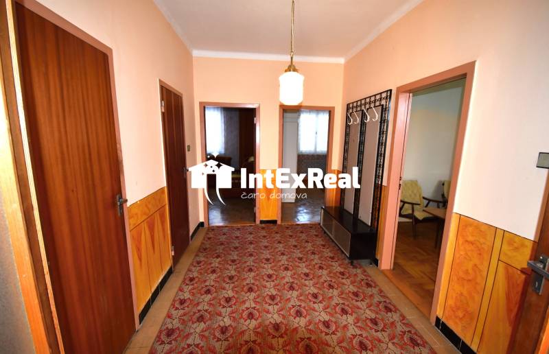 Rodinný dom s potenciálmi, na predaj Tešedíkovo,k viac na: https://reality.intexreal.sk/