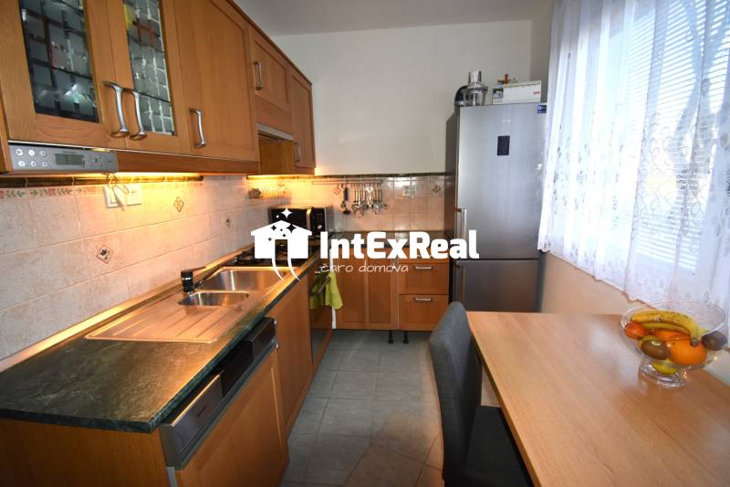 Veľkometrážny 3 izbový byt,  predaj, Galanta, SNP, viac na: https://reality.intexreal.sk/