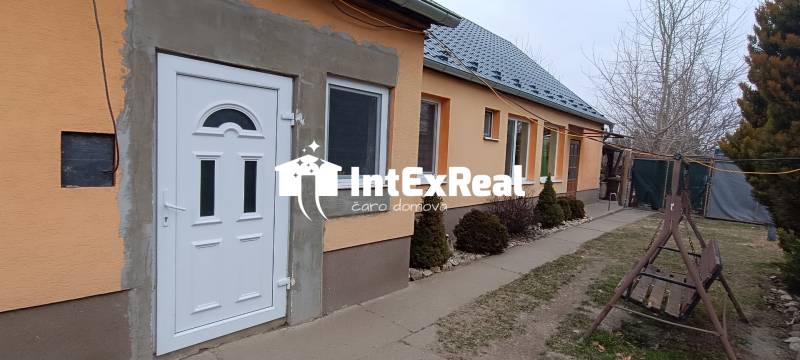 Vidiecky  dom  v tíšku , nová strecha, predaj, Horné Saliby, viac na: https://reality.intexreal.sk/