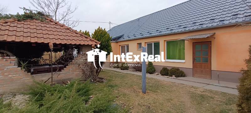 Vidiecky  dom  v tíšku , nová strecha, predaj, Horné Saliby, viac na: https://reality.intexreal.sk/g