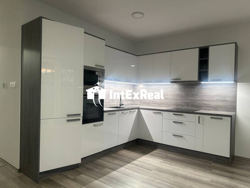  Prenájom, 3 izbový byt so záhradou, Veľké Úľany