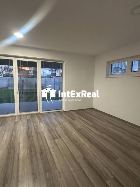  Prenájom, 3 izbový byt so záhradou, Veľké Úľany