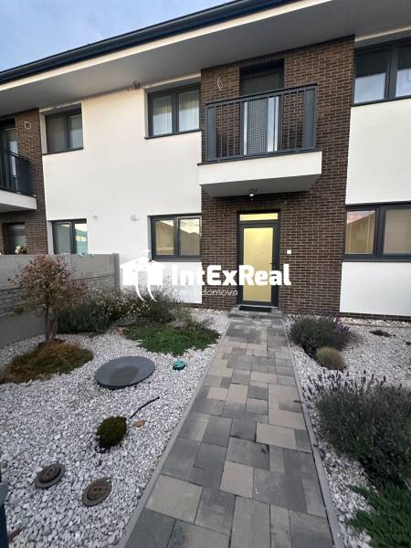  Prenájom, 3 izbový byt so záhradou, Veľké Úľany