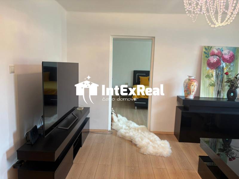 Prerobený 3 izb byt s komorou, 2x pivnica, pri parku, na predaj, Sereď, viac na: https://reality.intexreal.sk/