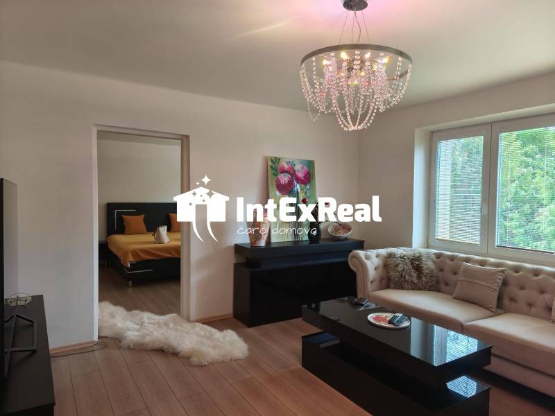 Prerobený 3 izb byt s komorou, 2x pivnica, pri parku, na predaj, Sereď, viac na: https://reality.intexreal.sk/