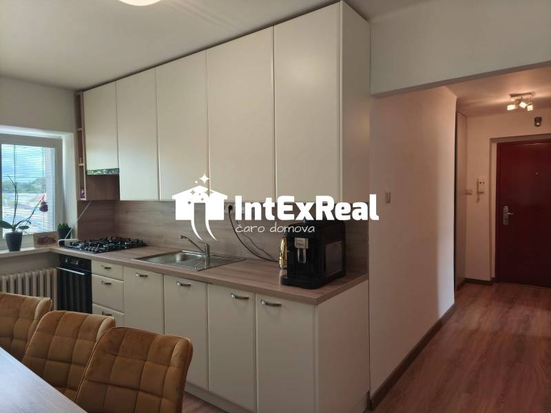 Prerobený 3 izb byt s komorou, 2x pivnica, pri parku, na predaj, Sereď, viac na: https://reality.intexreal.sk/