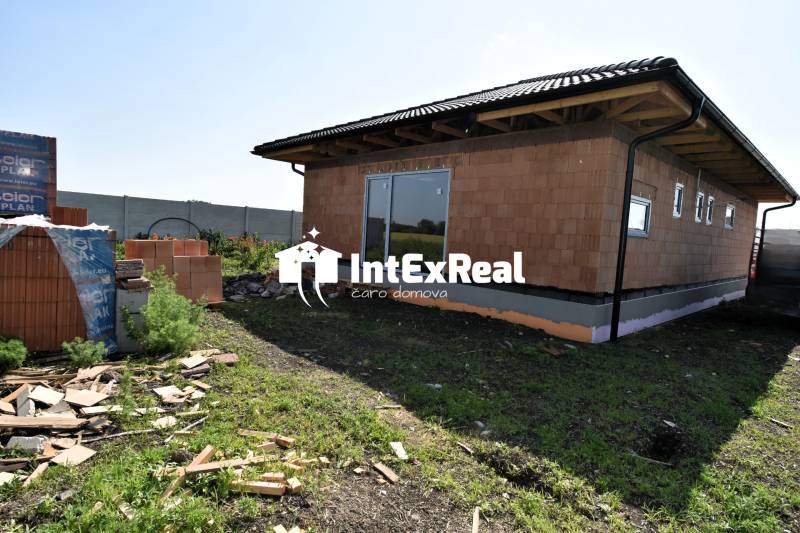 Novostavby, 4 i domy s terasou, tepelným čerpadlom, Topoľnica, viac na: https://reality.intexreal.sk/