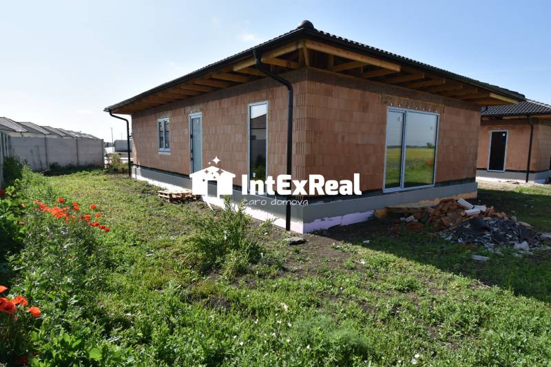 Novostavby, 4 i domy s terasou, tepelným čerpadlom, Topoľnica, viac na: https://reality.intexreal.sk/