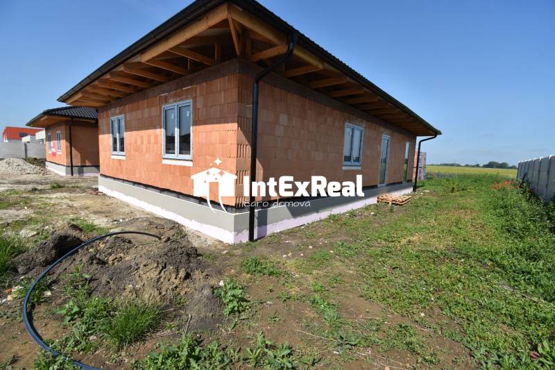 Novostavby, 4 i domy s terasou, tepelným čerpadlom, Topoľnica, viac na: https://reality.intexreal.sk/