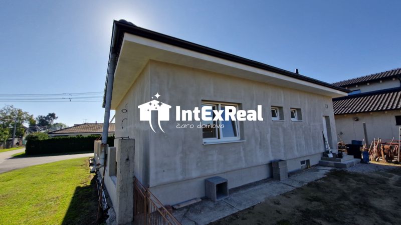 Hľadáte nové bývanie?  Na predaj rodinný dom, 8 á, obec Vlčany,  viac na: /https://reality.intexreal.sk/
