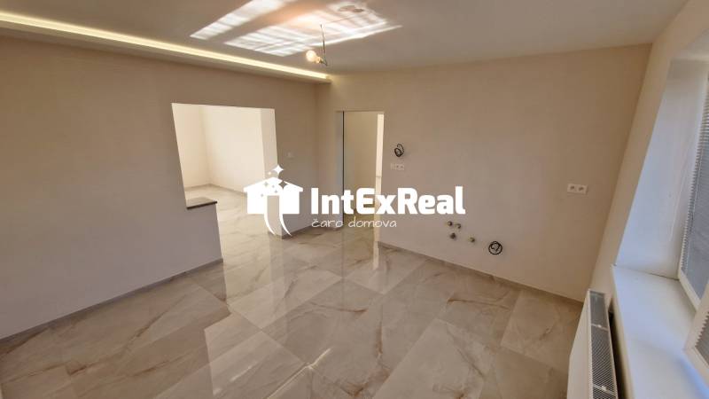 Zrekonštruovaný rodinný dom, 8 á, obec Vlčany, viac na: /https://reality.intexreal.sk/