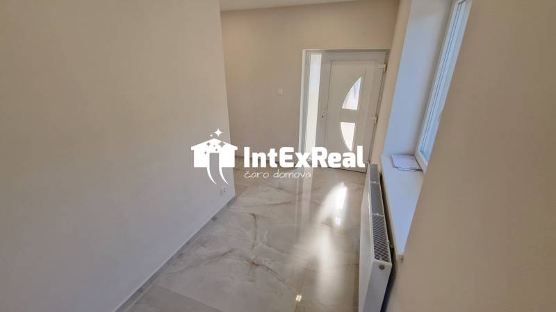 Zrekonštruovaný rodinný dom, 8 á, obec Vlčany, viac na: /https://reality.intexreal.sk/