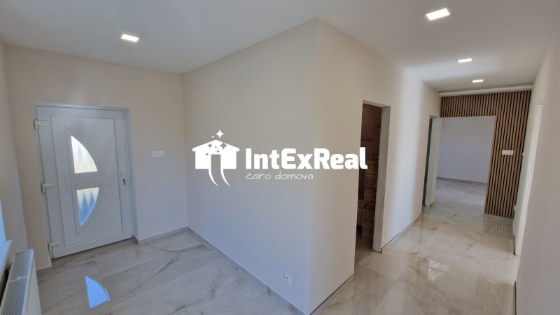 Hľadáte nové bývanie?  Na predaj rodinný dom, 8 á, obec Vlčany,  viac na: /https://reality.intexreal.sk/