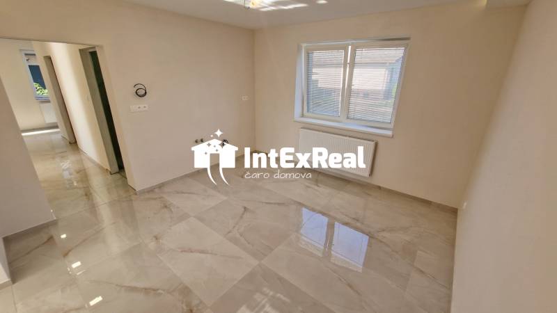 Zrekonštruovaný rodinný dom, 8 á, obec Vlčany, viac na: /https://reality.intexreal.sk/