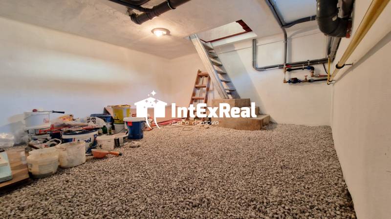 Zrekonštruovaný rodinný dom, 8 á, obec Vlčany, viac na: /https://reality.intexreal.sk/