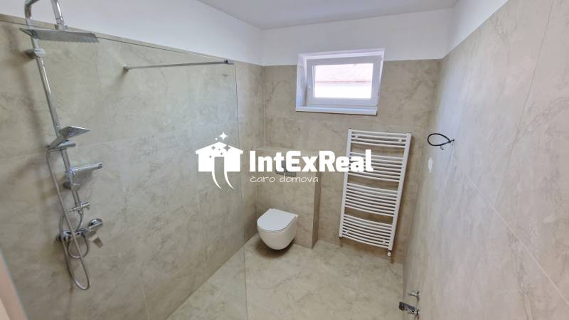 Zrekonštruovaný rodinný dom, 8 á, obec Vlčany, viac na: /https://reality.intexreal.sk/