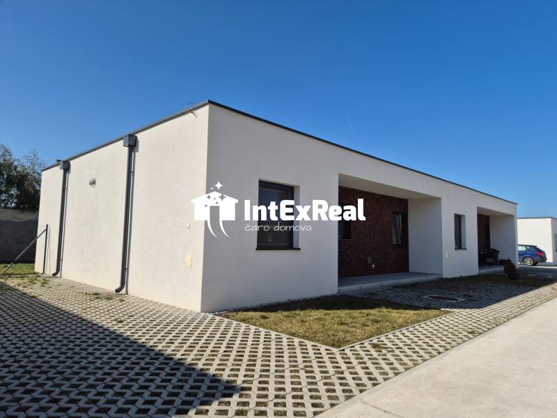 Prenájom pre náročných, rodinný dom, P, v súkromí, Mostová, viac na: https://reality.intexreal.sk/