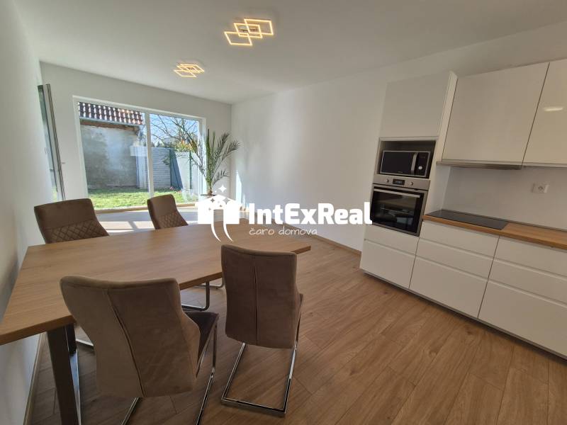 Prenájom pre náročných, rodinný dom, P, v súkromí, Mostová, viac na: https://reality.intexreal.sk/