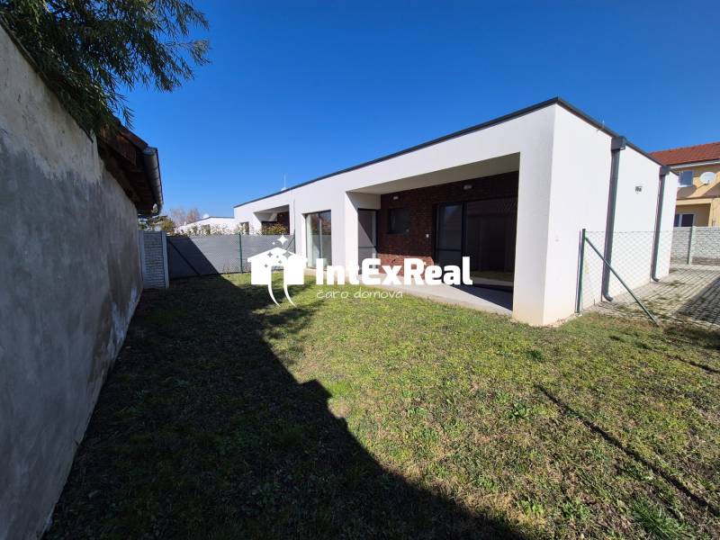 Prenájom pre náročných, rodinný dom, P, v súkromí, Mostová, viac na: https://reality.intexreal.sk/