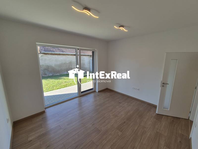 Prenájom pre náročných, rodinný dom, P, v súkromí, Mostová, viac na: https://reality.intexreal.sk/