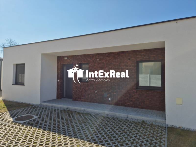 Prenájom pre náročných, rodinný dom, P, v súkromí, Mostová, viac na: https://reality.intexreal.sk/