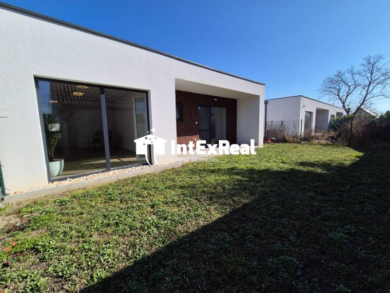 Prenájom pre náročných, rodinný dom, P, v súkromí, Mostová, viac na: https://reality.intexreal.sk/