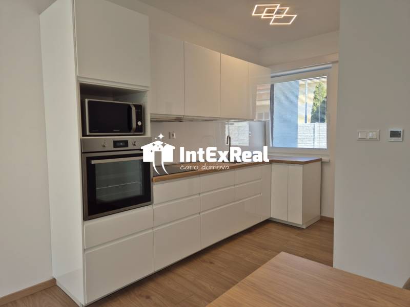 Prenájom pre náročných, rodinný dom, P, v súkromí, Mostová, viac na: https://reality.intexreal.sk/