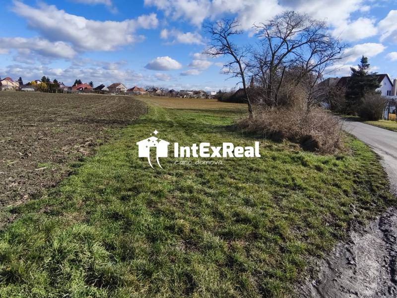 Investičná príležitosť, pozemok  na predaj, 3 399 m²,, Čierny Brod , viac na: https://reality.intexreal.sk/