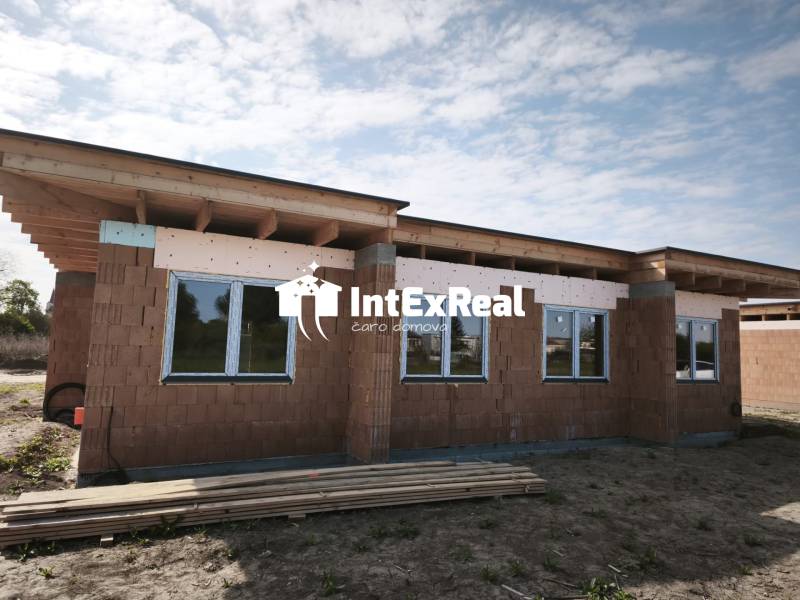 Novostavba typu dvojdom na kľúč, Čierny Bord, viac na: https://reality.intexreal.sk/