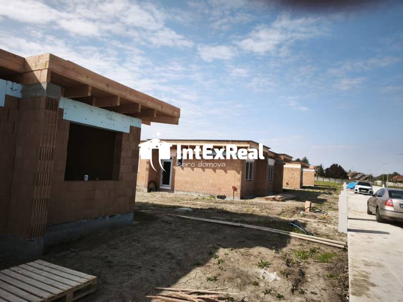 Novostavba typu dvojdom na kľúč, Čierny Bord, viac na: https://reality.intexreal.sk/