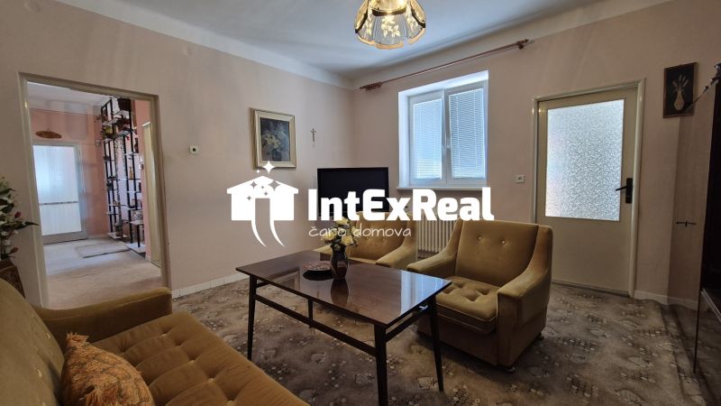 Rodinný  dom  s novou strechou, predaj, Košúty, viac na: https://reality.intexreal.sk/