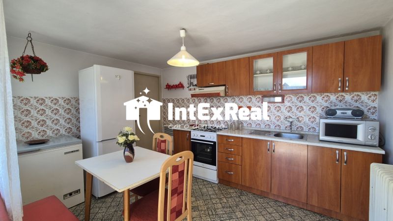 Rodinný  dom  s novou strechou, predaj, Košúty, viac na: https://reality.intexreal.sk/