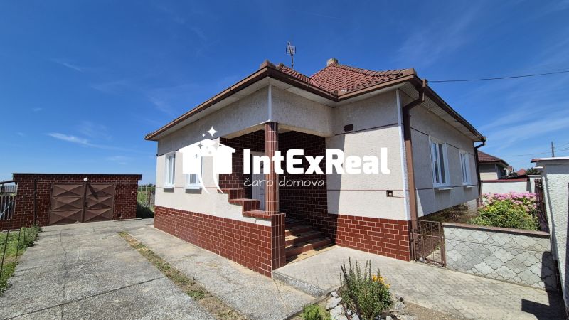 Rodinný  dom  s novou strechou, predaj, Košúty, viac na: https://reality.intexreal.sk/