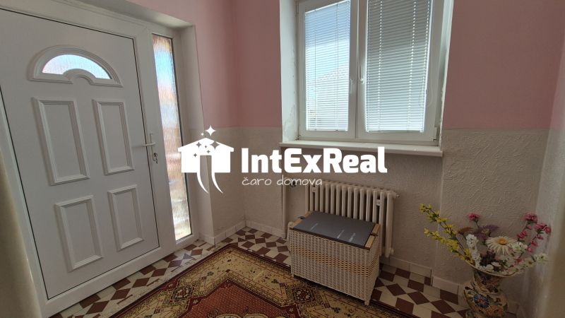 Rodinný  dom  s novou strechou, predaj, Košúty, viac na: https://reality.intexreal.sk/