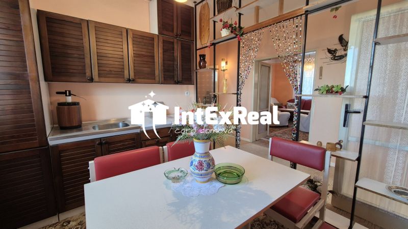 Rodinný  dom  s novou strechou, predaj, Košúty, viac na: https://reality.intexreal.sk/
